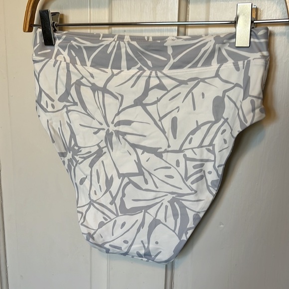 Madewell High-Cut Reversible Bikini Bottom - Picture 6 of 12